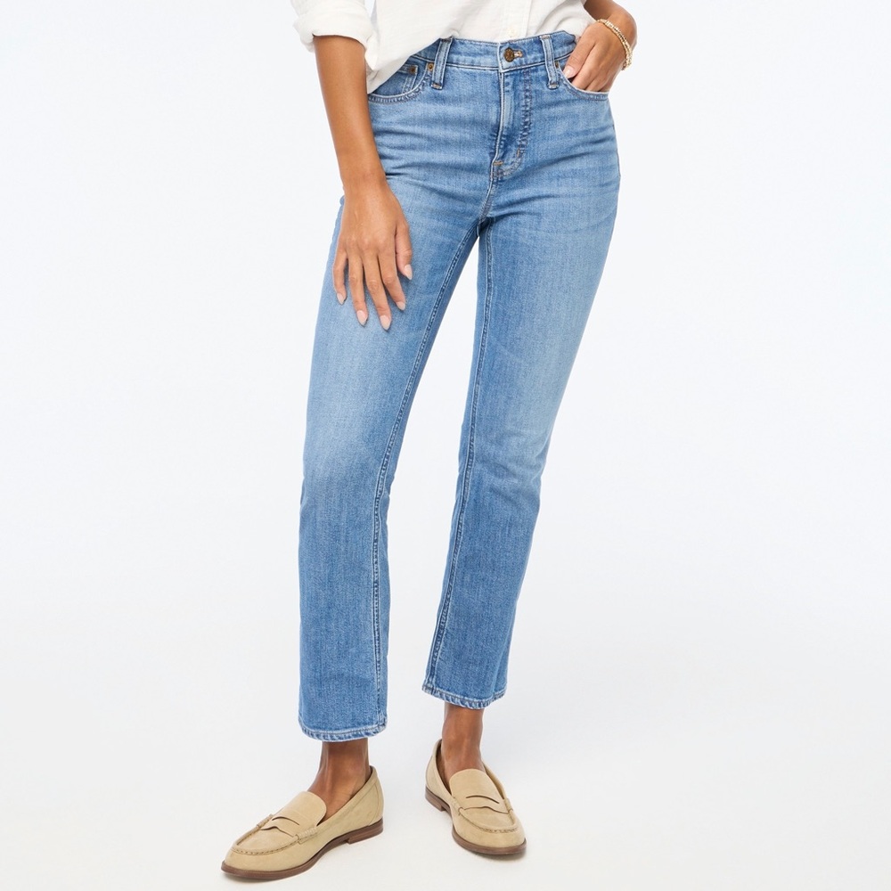 Like New J.Crew Factory Mid Rise Flare Crop in Medium Wash - 27 Short